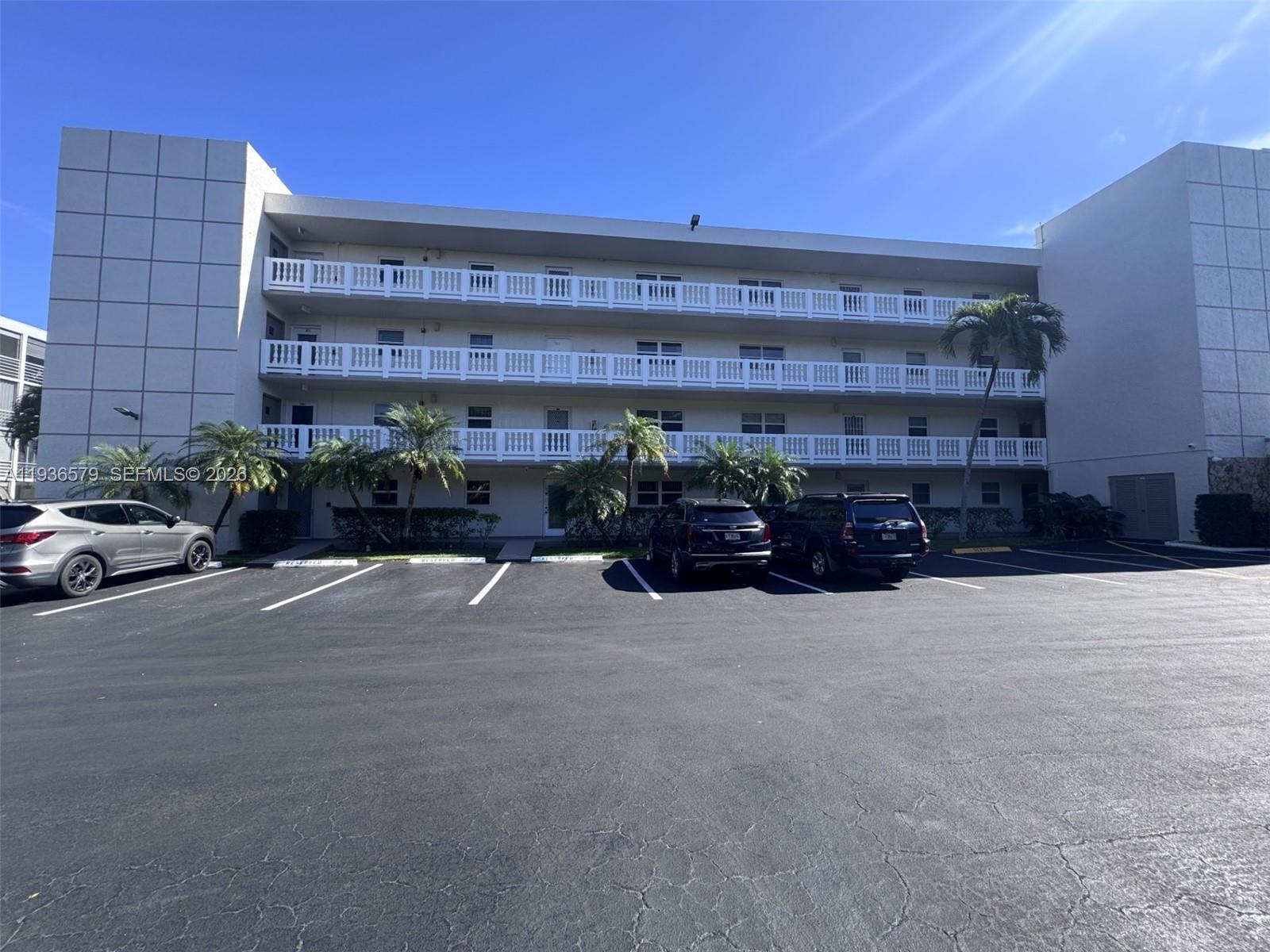 MEADOWBROOK LAKES CONDO - Residential