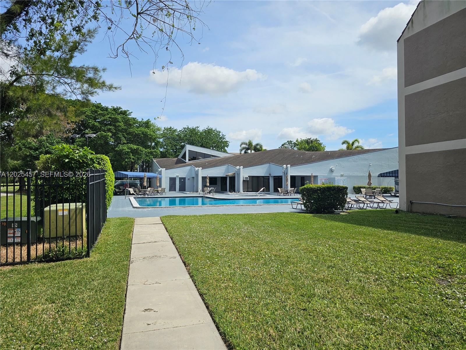 SANDS POINT CONDOMINIUM I - Residential
