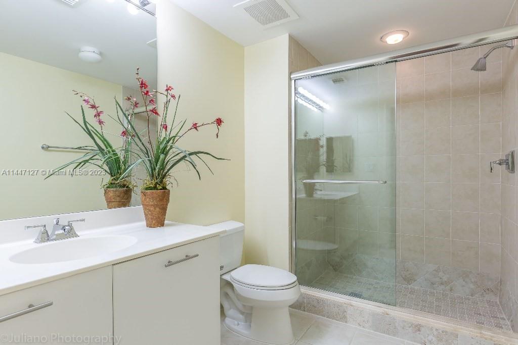 VERANDA CONDO - Residential Lease
