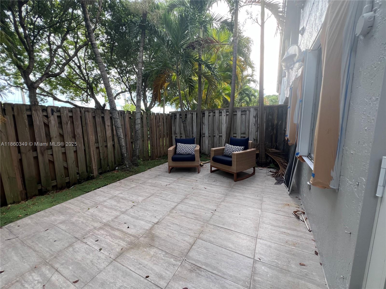 DORAL LANDINGS TOWNHOMES - Residential