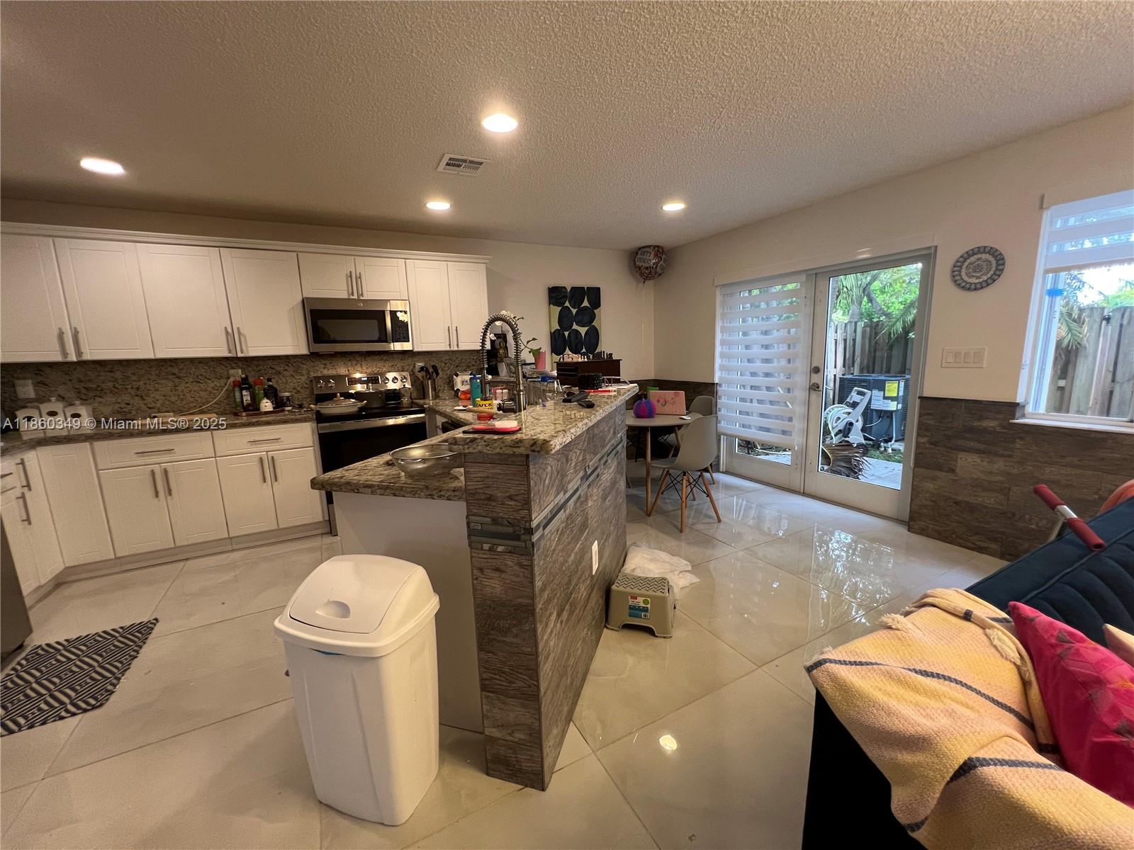 DORAL LANDINGS TOWNHOMES - Residential