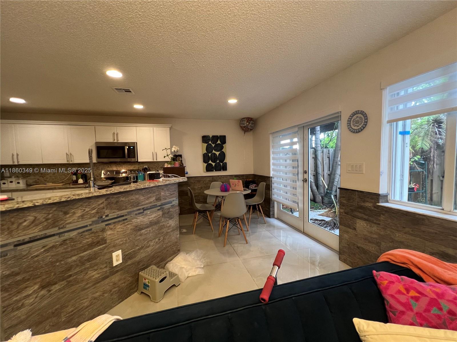 DORAL LANDINGS TOWNHOMES - Residential