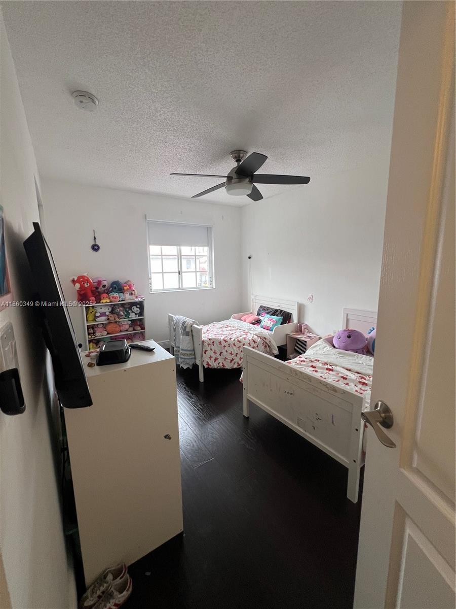 DORAL LANDINGS TOWNHOMES - Residential