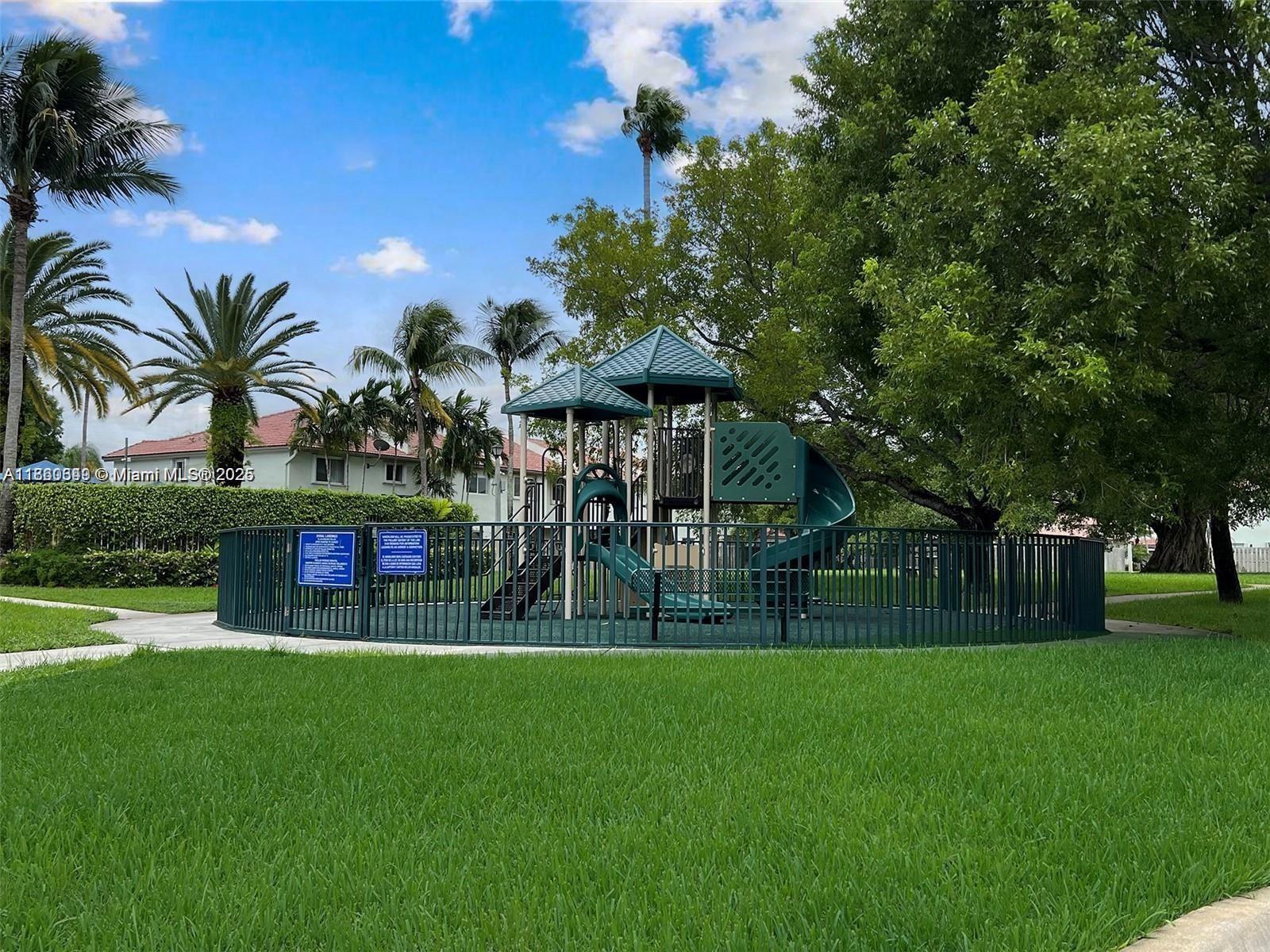 DORAL LANDINGS TOWNHOMES - Residential