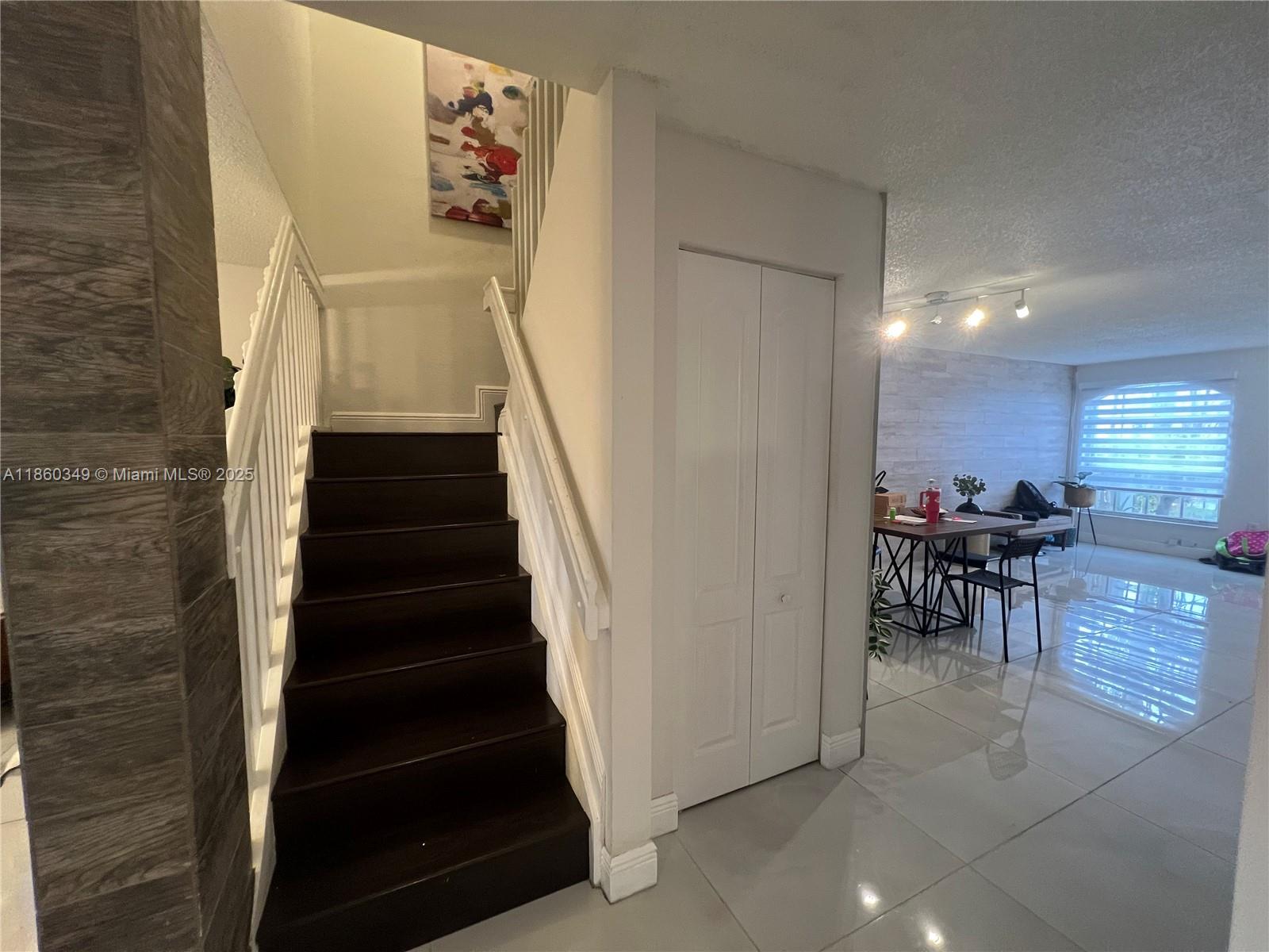 DORAL LANDINGS TOWNHOMES - Residential