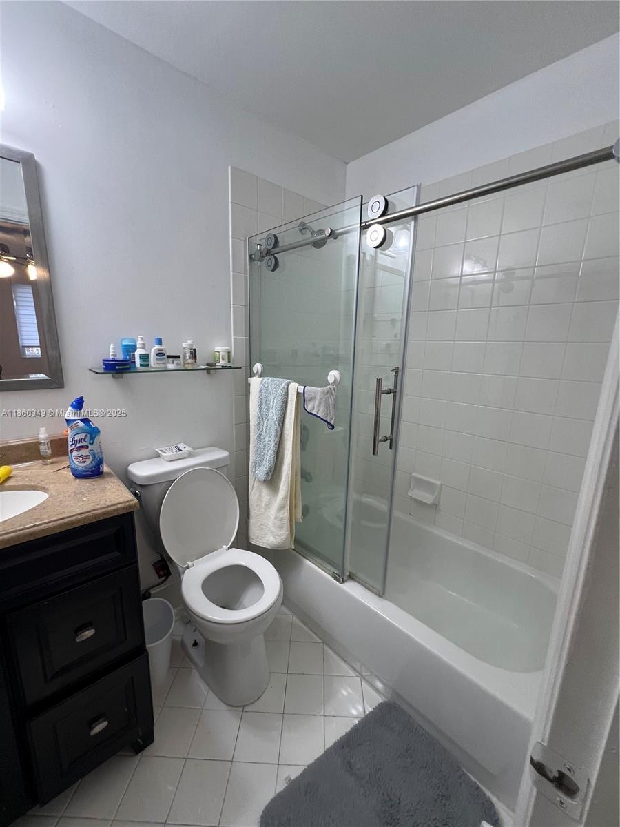 DORAL LANDINGS TOWNHOMES - Residential