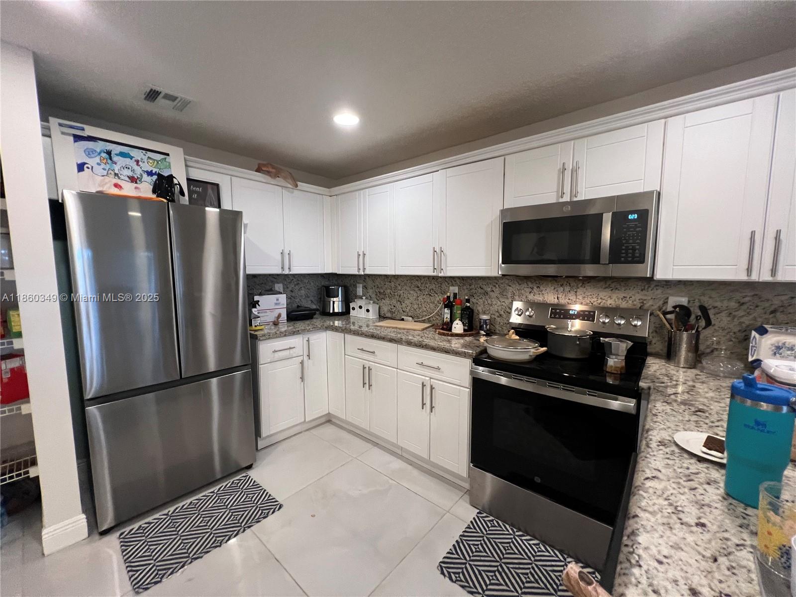 DORAL LANDINGS TOWNHOMES - Residential