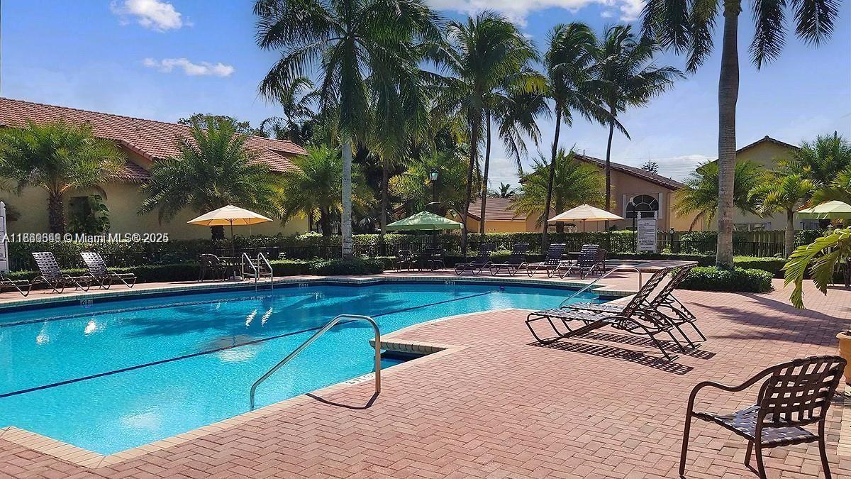 DORAL LANDINGS TOWNHOMES - Residential