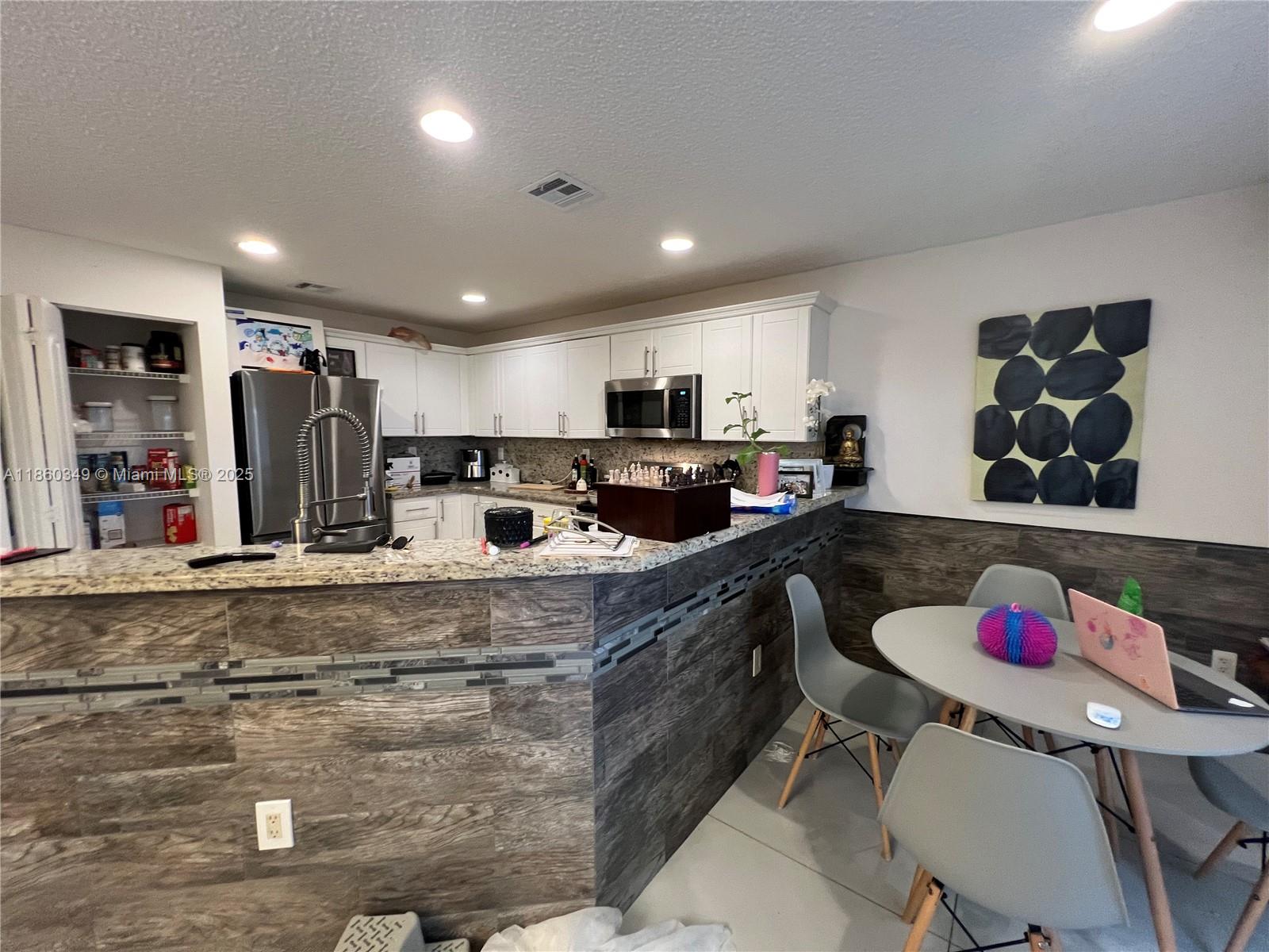DORAL LANDINGS TOWNHOMES - Residential