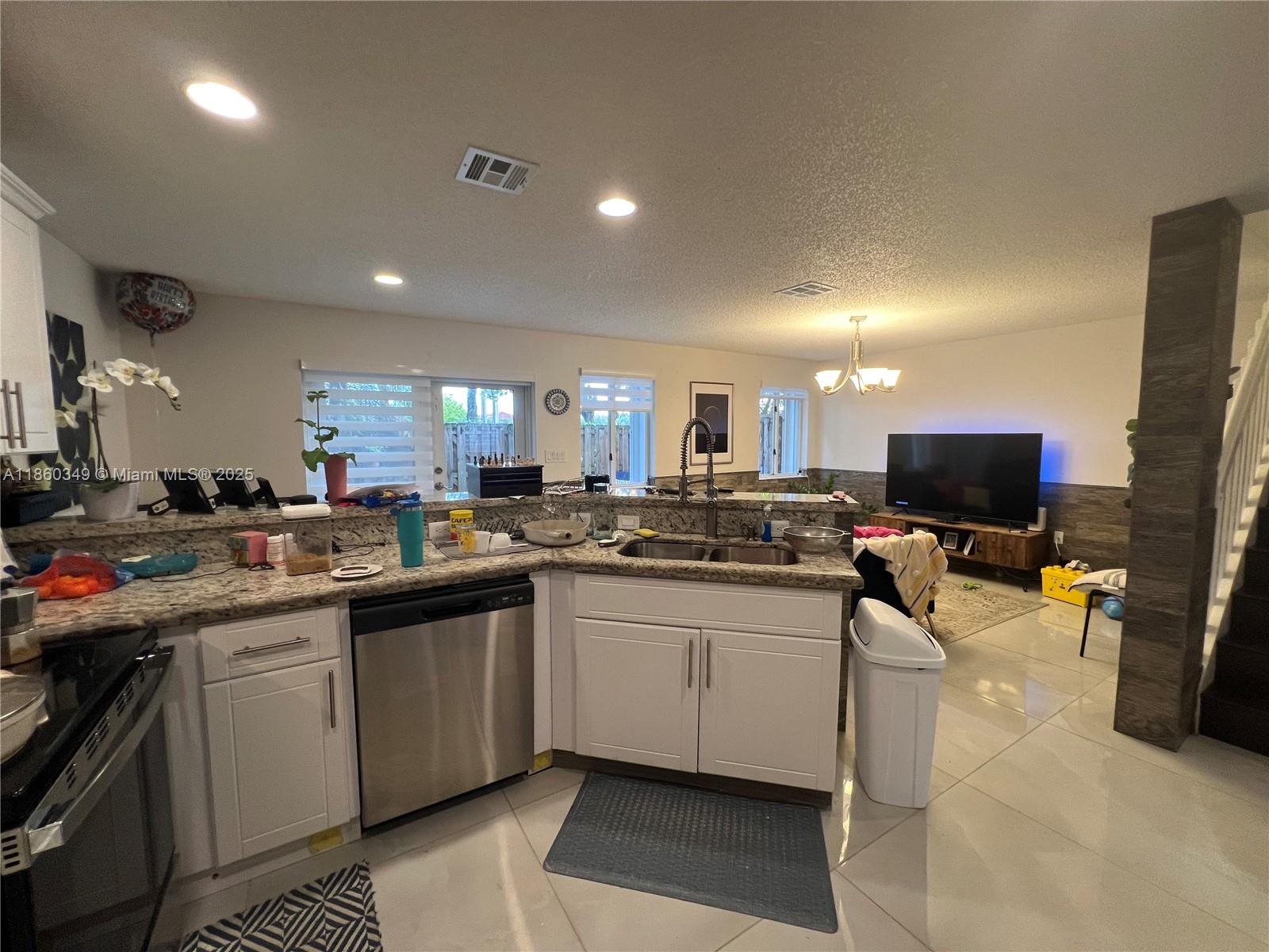 DORAL LANDINGS TOWNHOMES - Residential