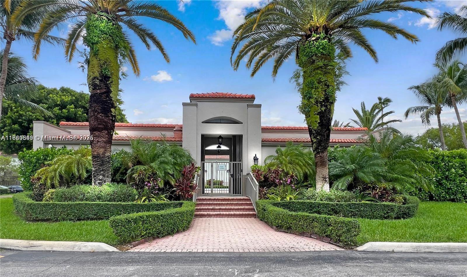 DORAL LANDINGS TOWNHOMES - Residential