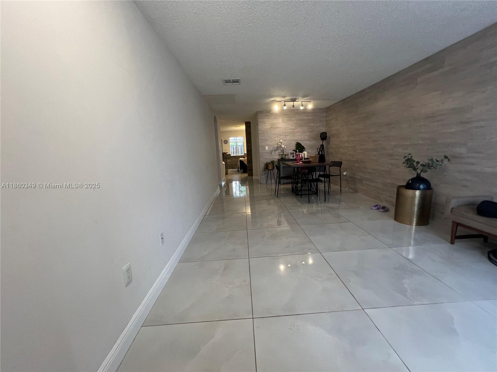 DORAL LANDINGS TOWNHOMES - Residential