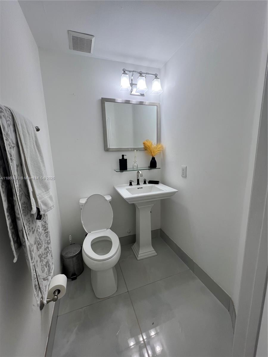 DORAL LANDINGS TOWNHOMES - Residential