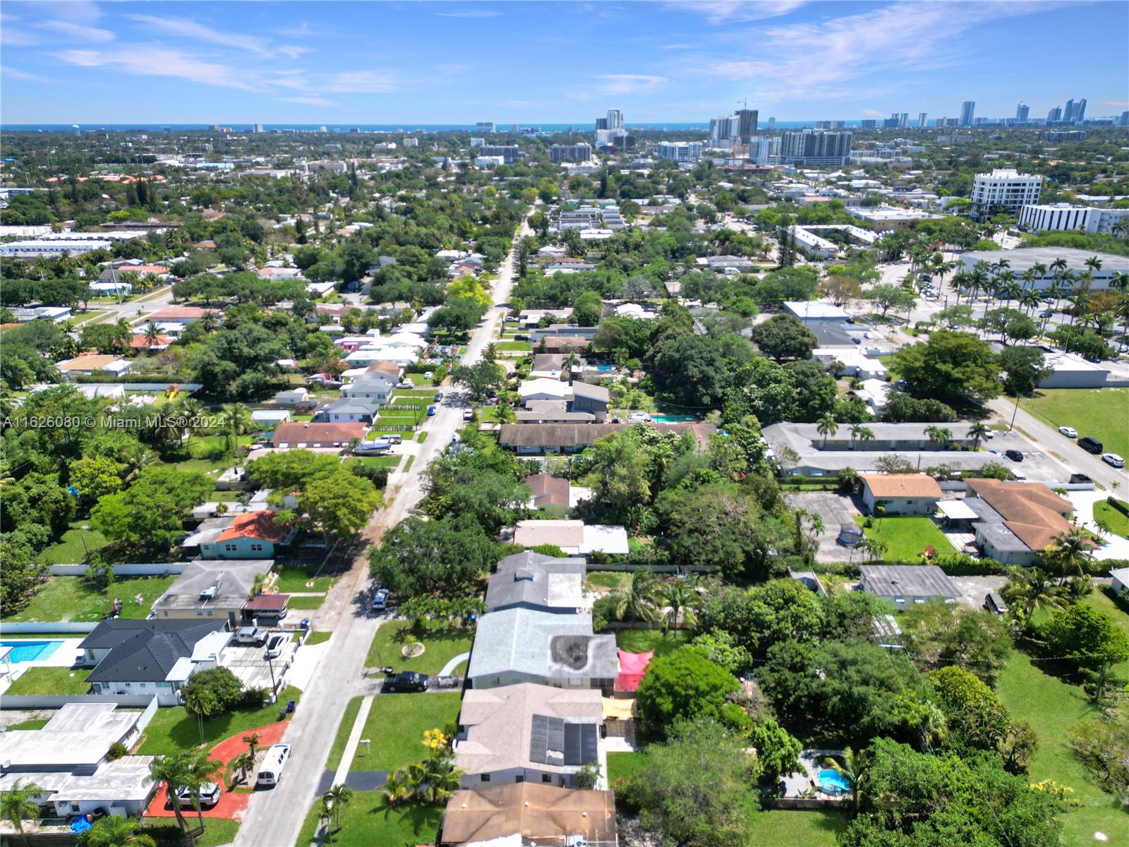 HOLLYWOOD LITTLE RANCHES - Residential