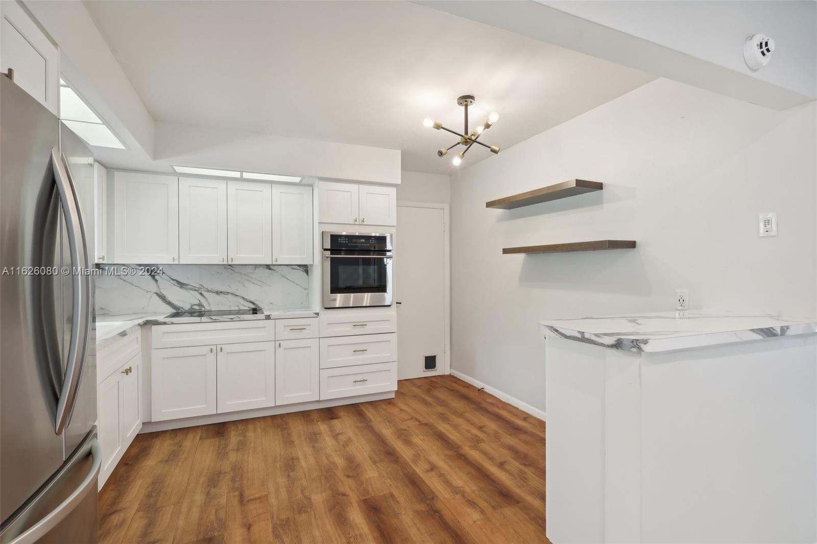 HOLLYWOOD LITTLE RANCHES - Residential