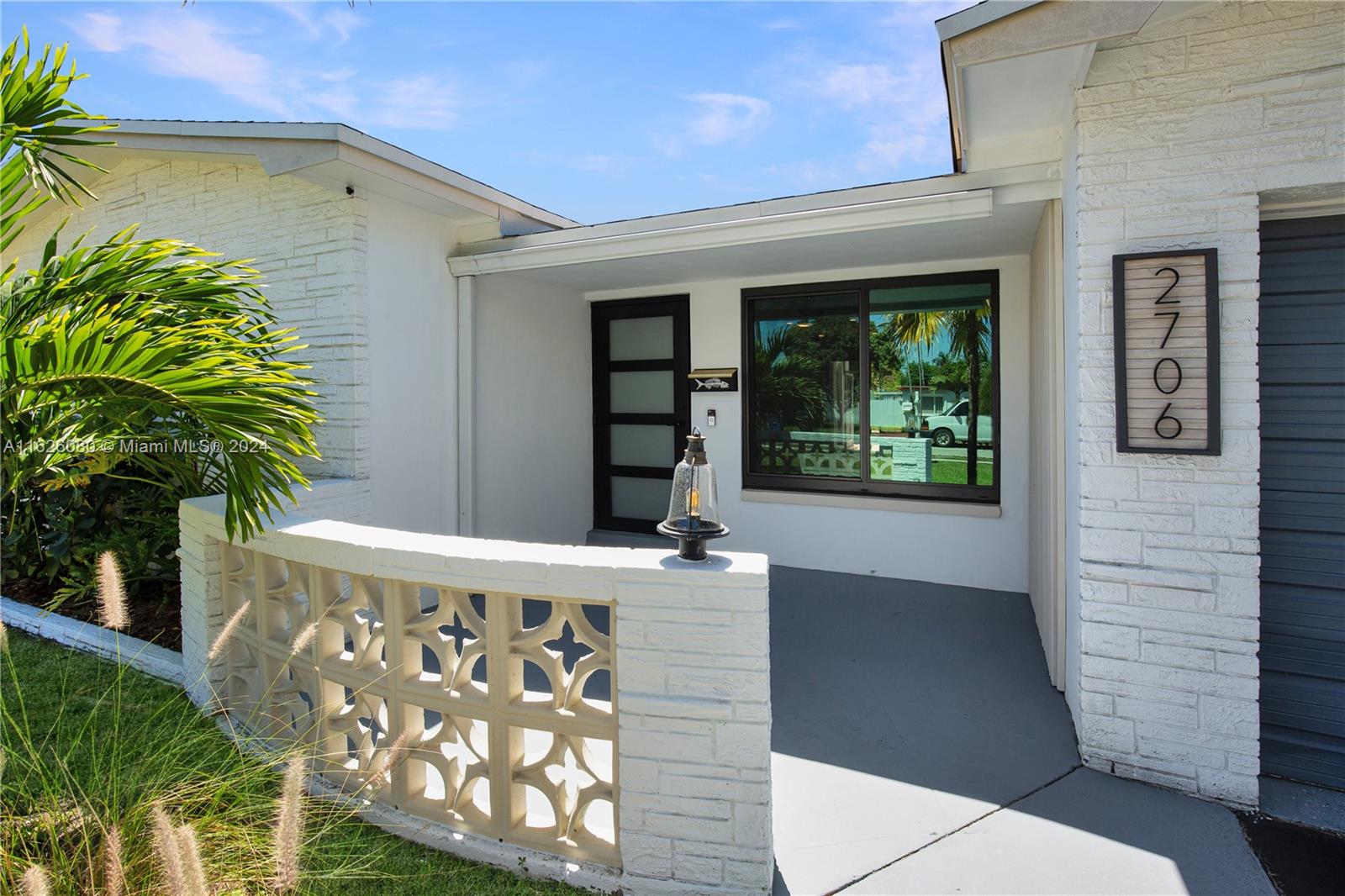 HOLLYWOOD LITTLE RANCHES - Residential