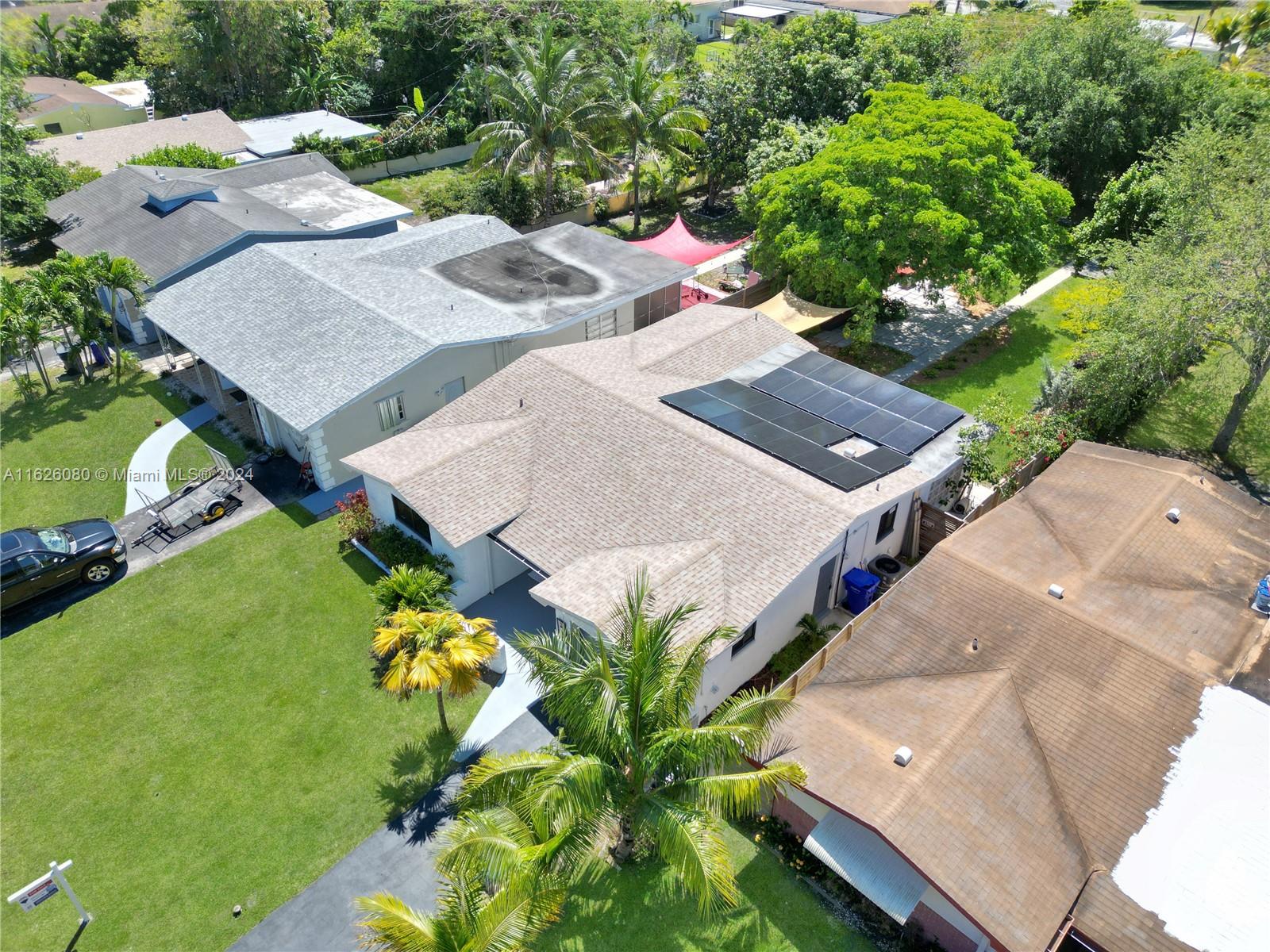 HOLLYWOOD LITTLE RANCHES - Residential