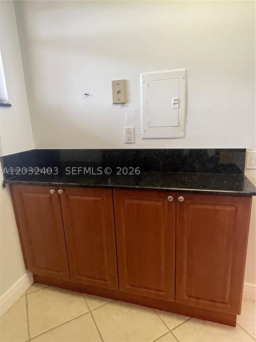 LAKE EMERALD CONDOMINIUM - Residential