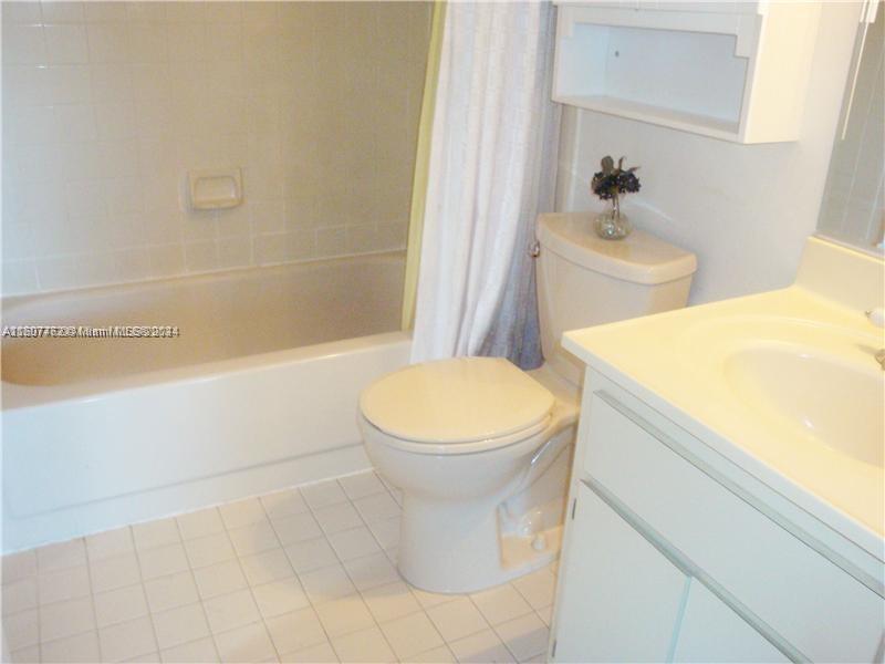 KENLAND POINTE CONDO IV - Residential Lease