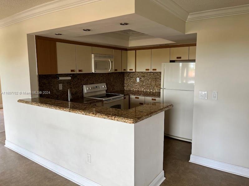 KENLAND POINTE CONDO IV - Residential Lease