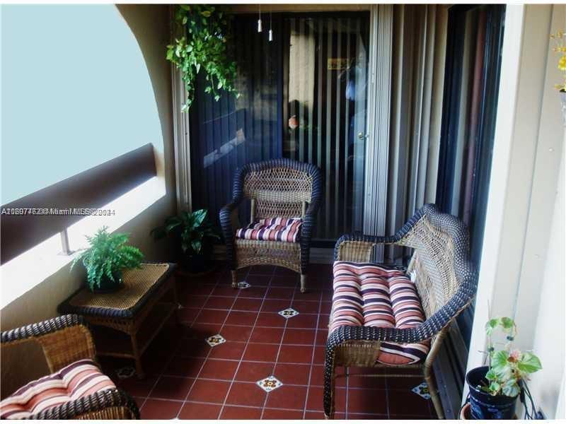 KENLAND POINTE CONDO IV - Residential Lease