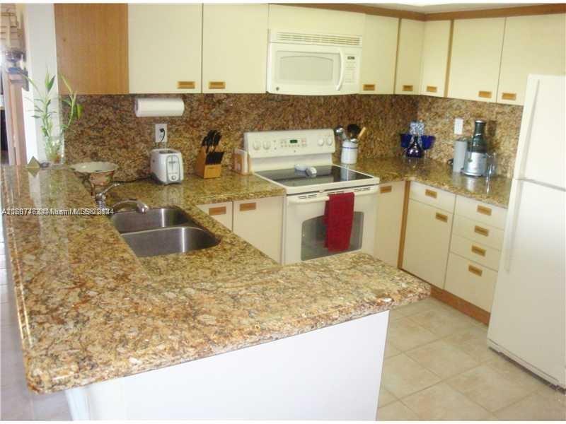 KENLAND POINTE CONDO IV - Residential Lease