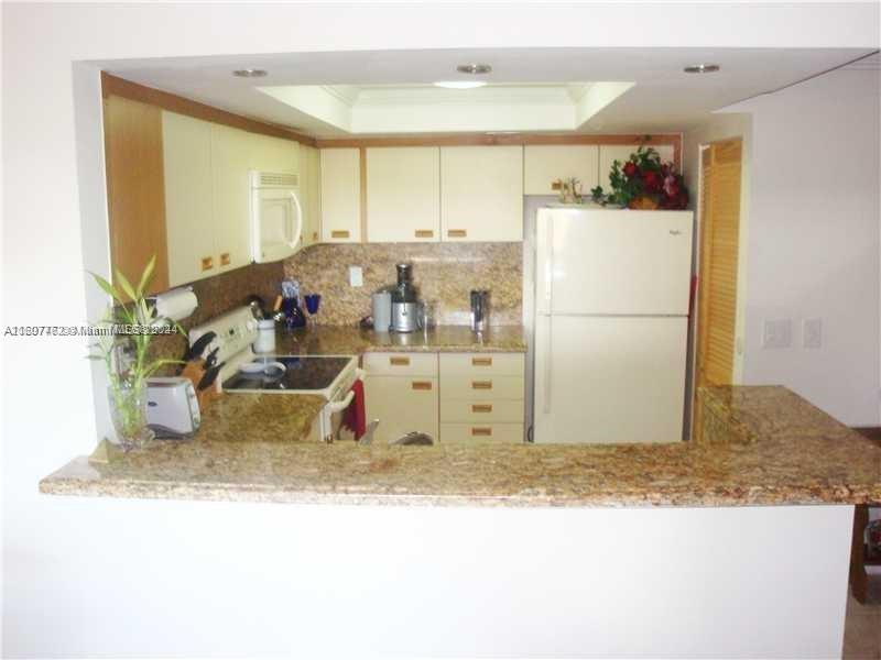 KENLAND POINTE CONDO IV - Residential Lease