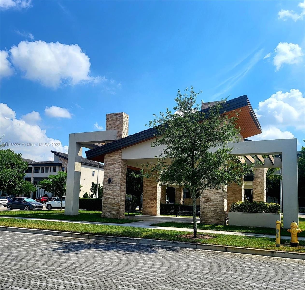 APEX AT PARK CENTRAL COND - Residential