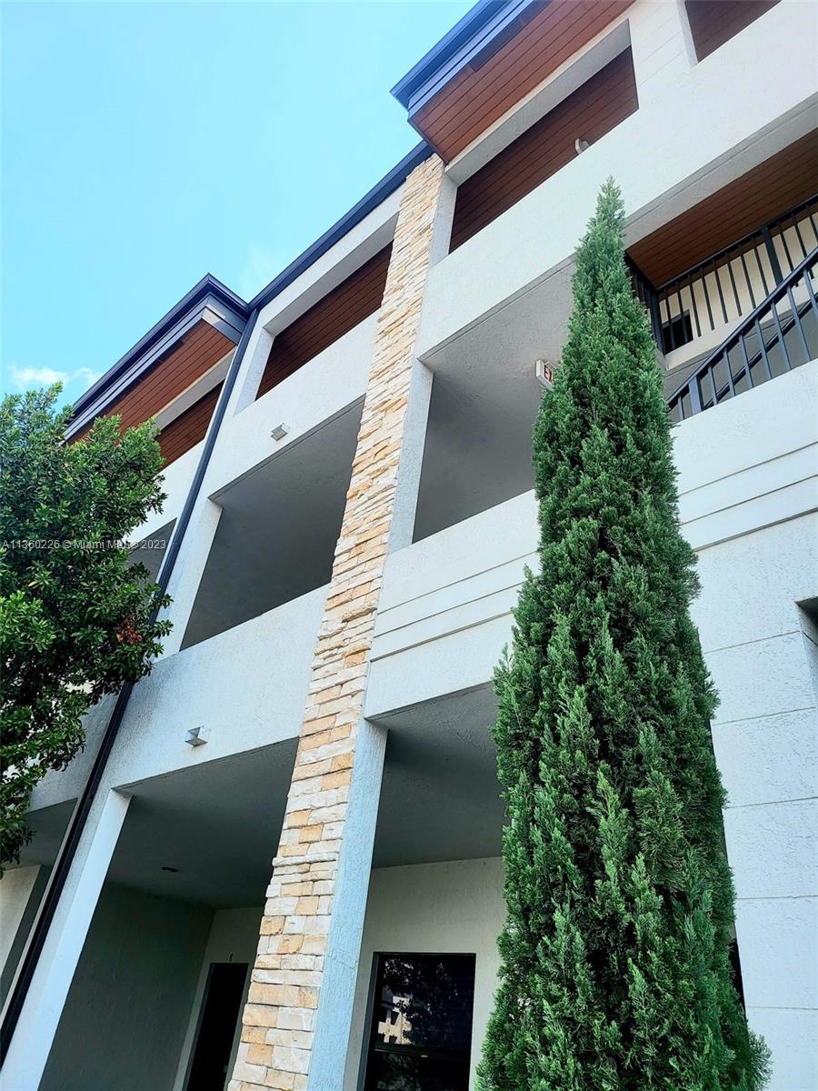 APEX AT PARK CENTRAL COND - Residential