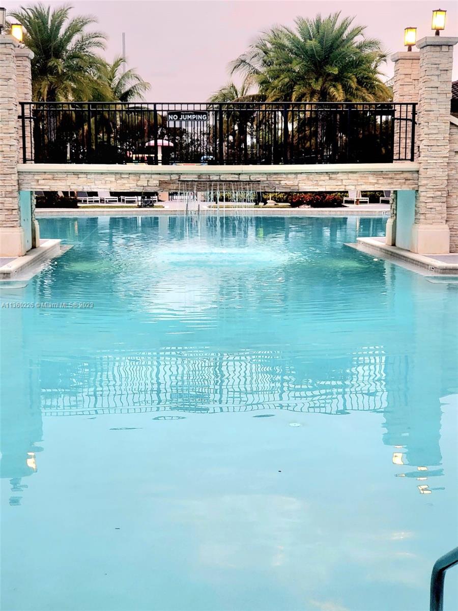 APEX AT PARK CENTRAL COND - Residential