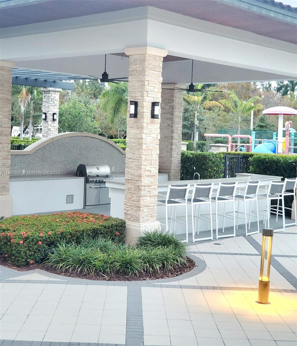 APEX AT PARK CENTRAL COND - Residential