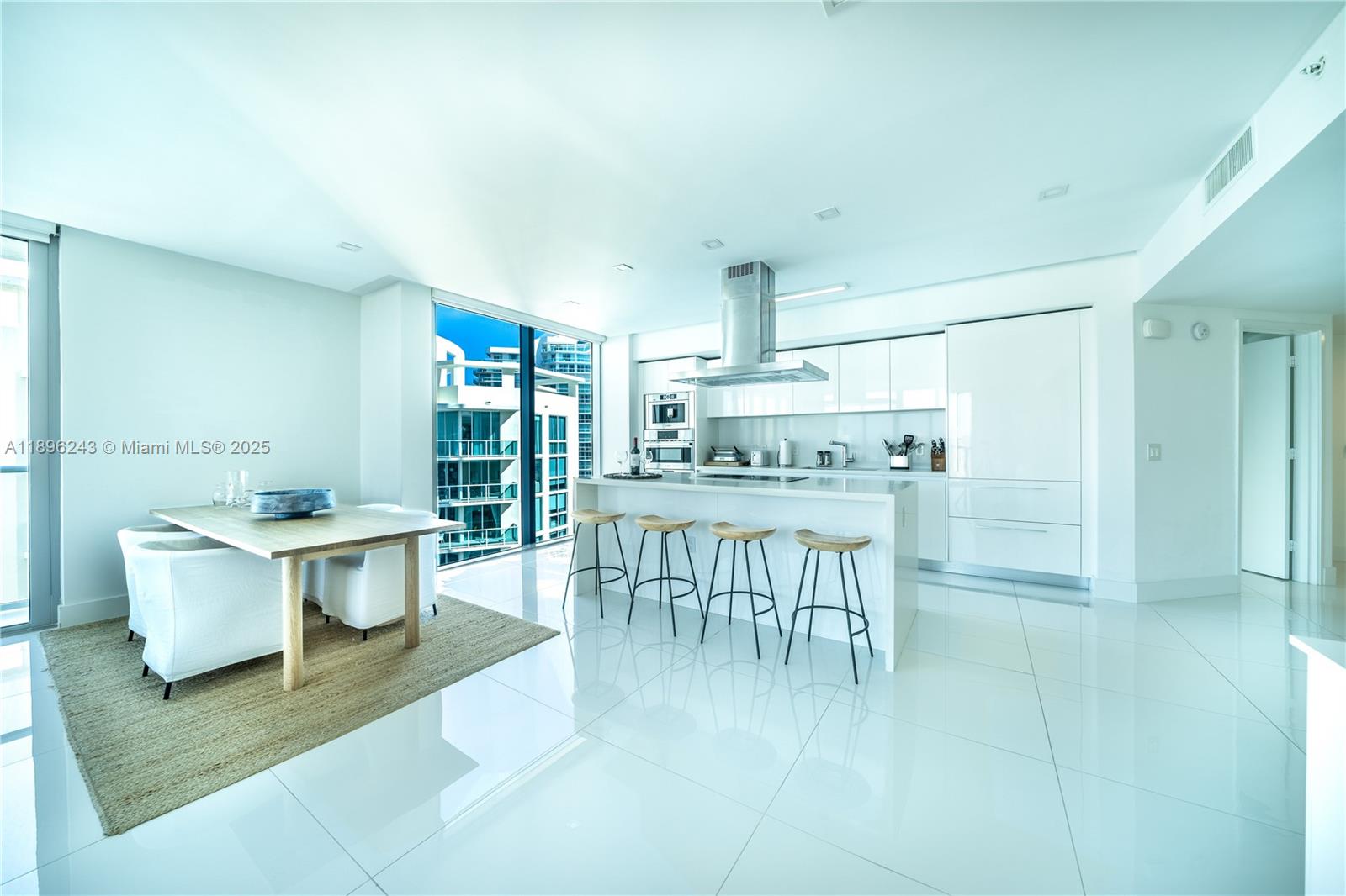 PARQUE TOWERS CONDO - Residential