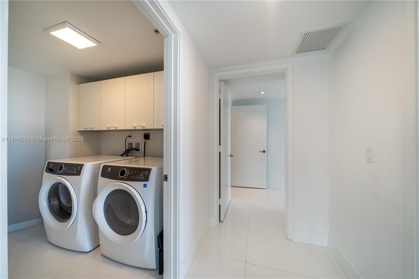 PARQUE TOWERS CONDO - Residential