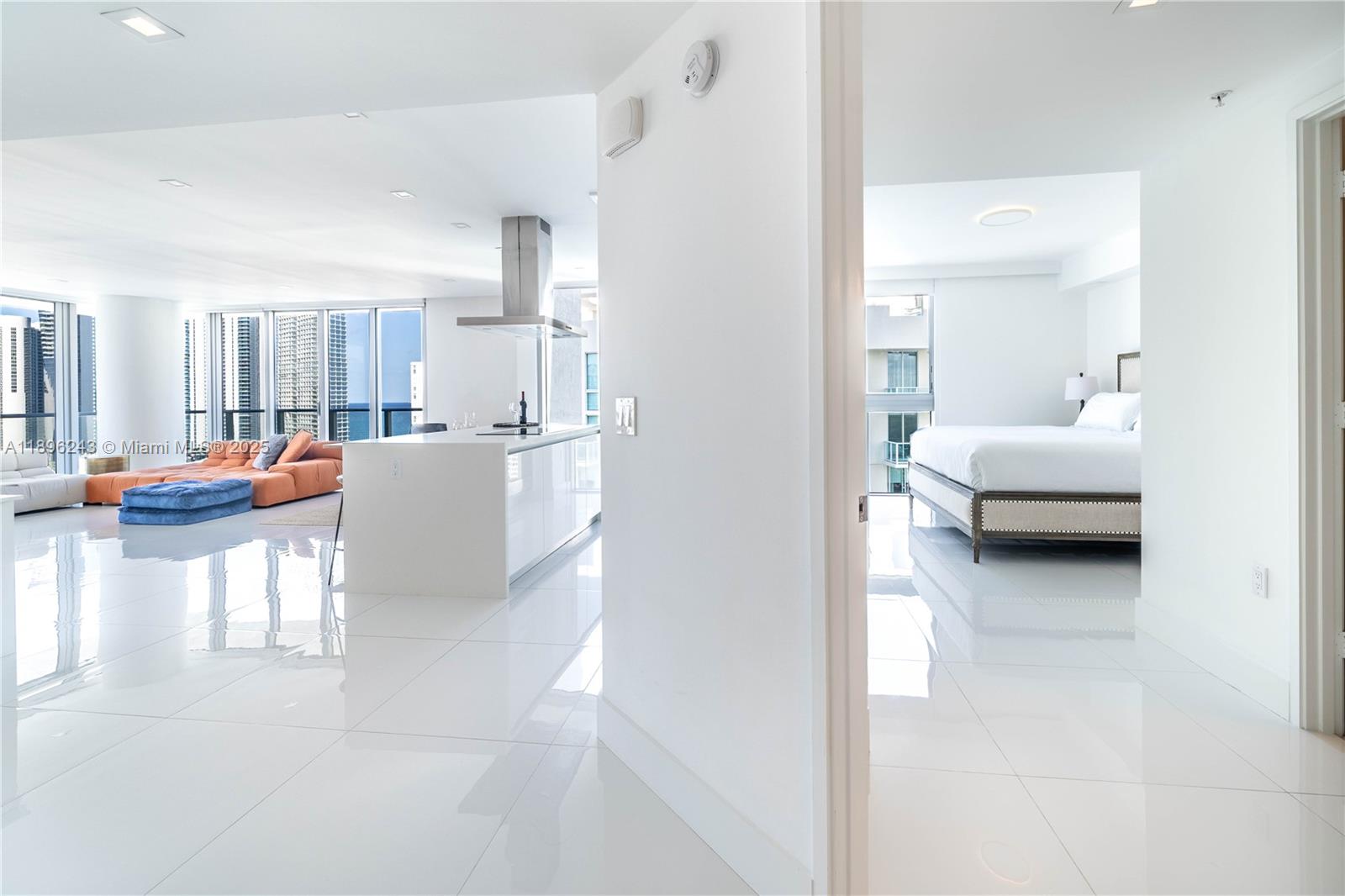 PARQUE TOWERS CONDO - Residential