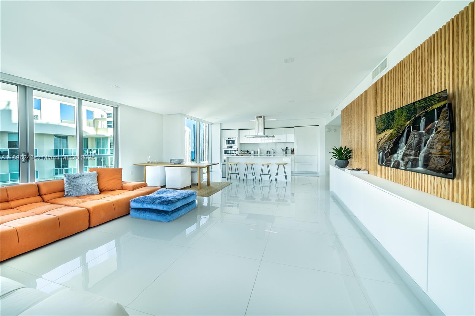 PARQUE TOWERS CONDO - Residential