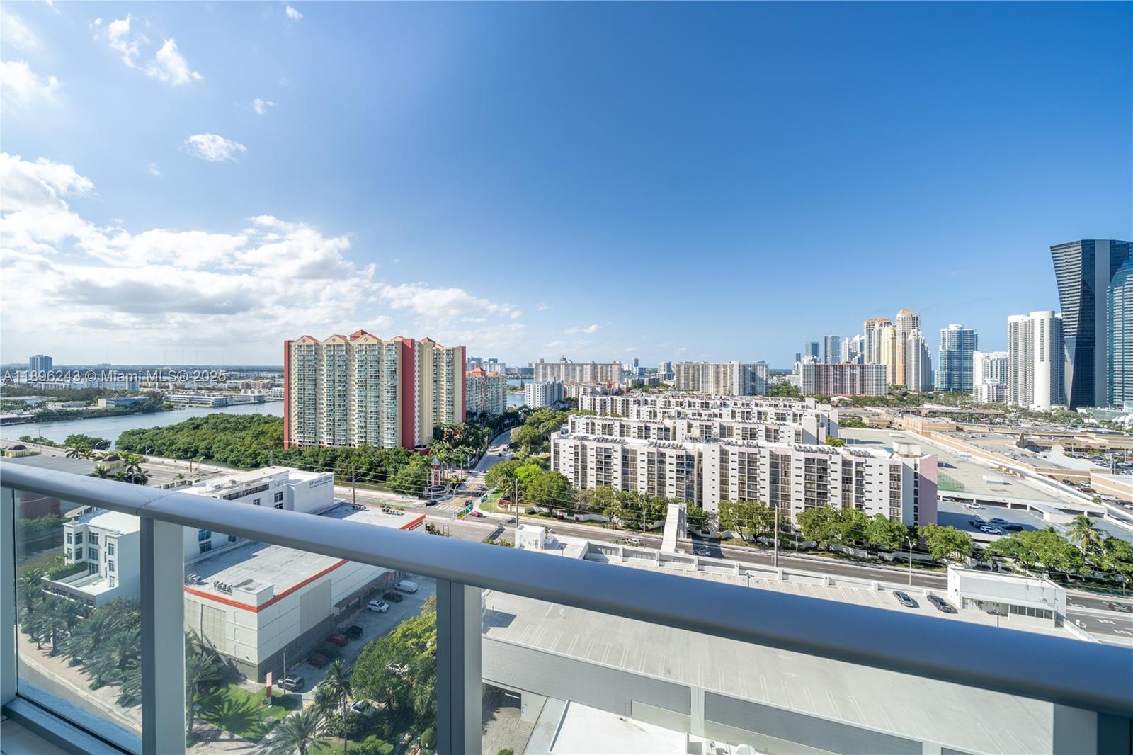 PARQUE TOWERS CONDO - Residential