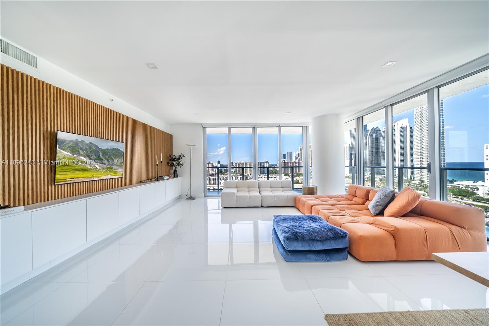 PARQUE TOWERS CONDO - Residential