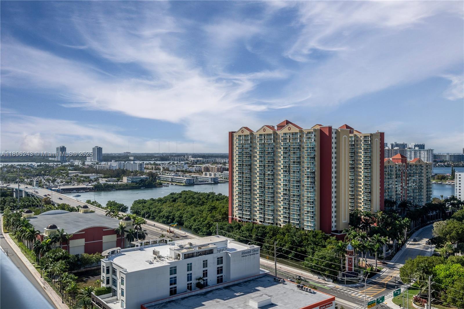 PARQUE TOWERS CONDO - Residential