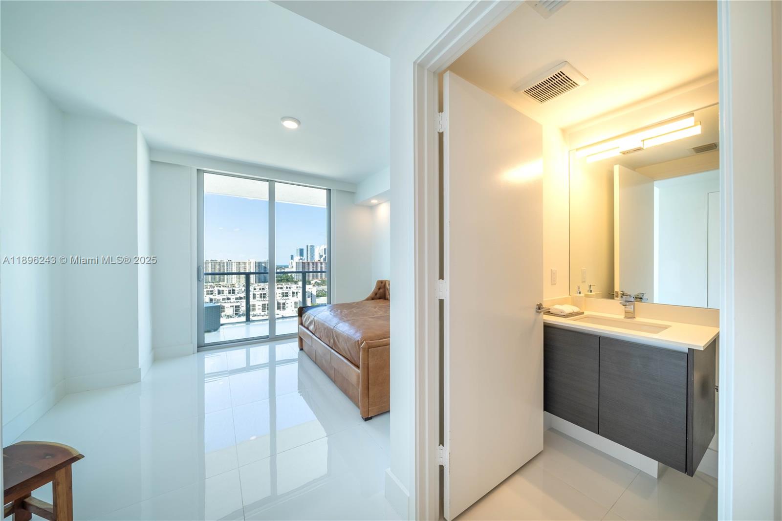 PARQUE TOWERS CONDO - Residential