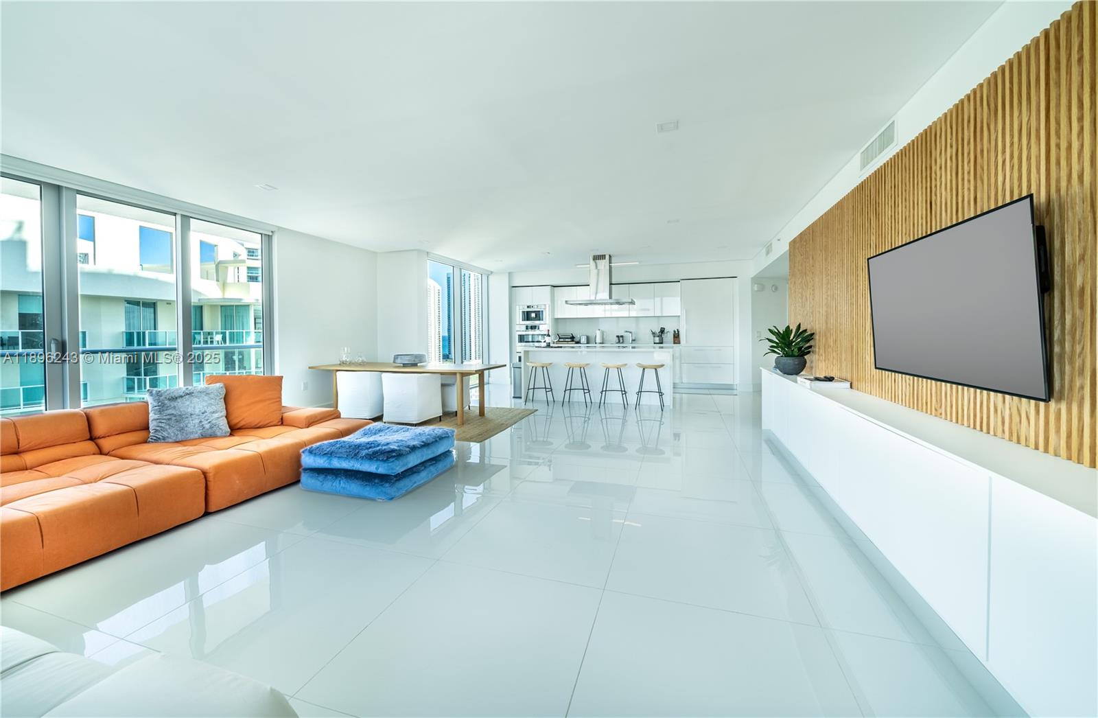 PARQUE TOWERS CONDO - Residential