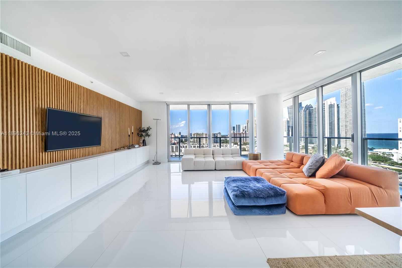 PARQUE TOWERS CONDO - Residential