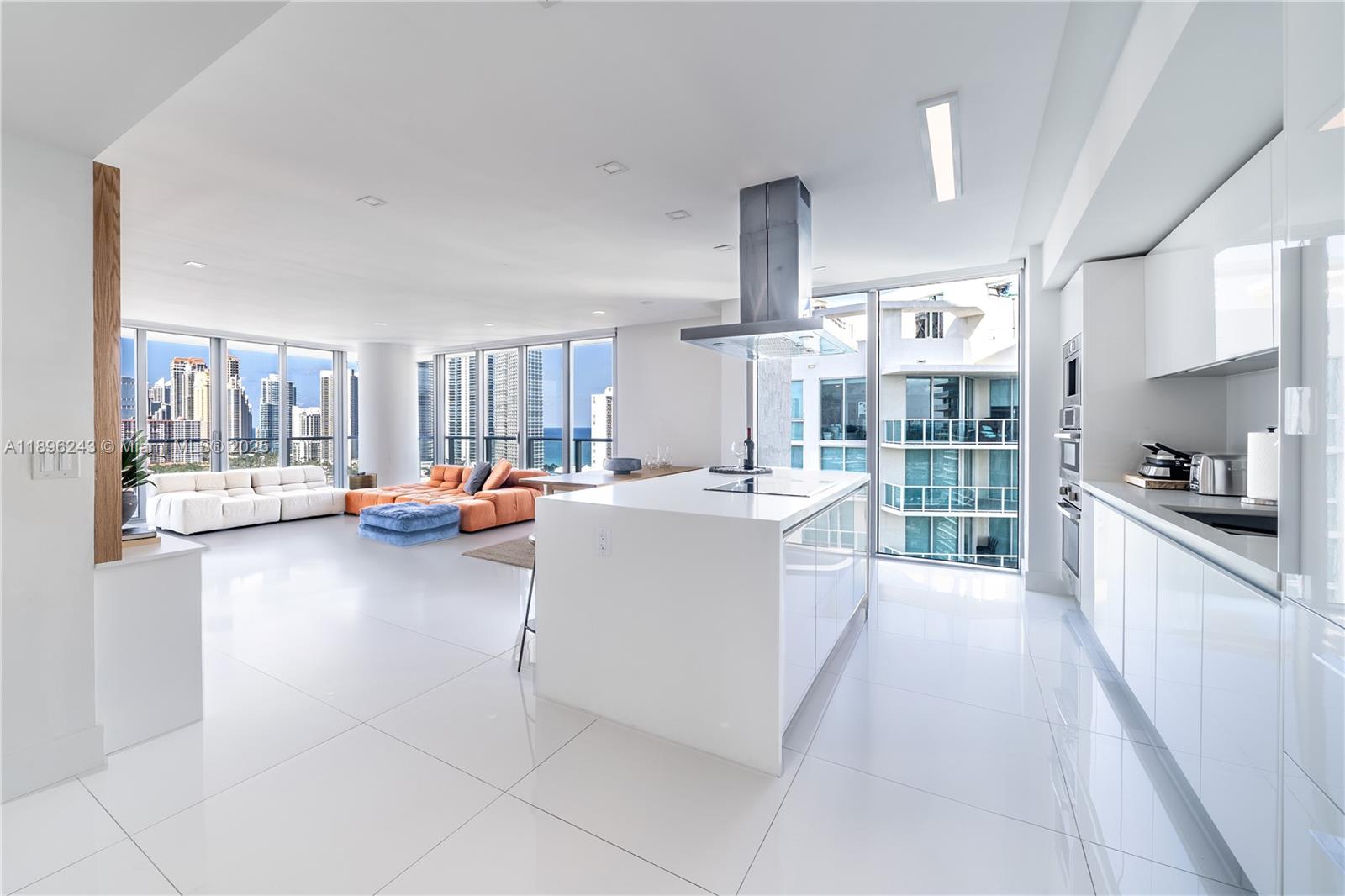 PARQUE TOWERS CONDO - Residential