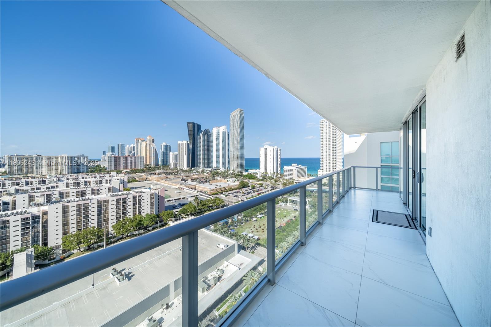 PARQUE TOWERS CONDO - Residential