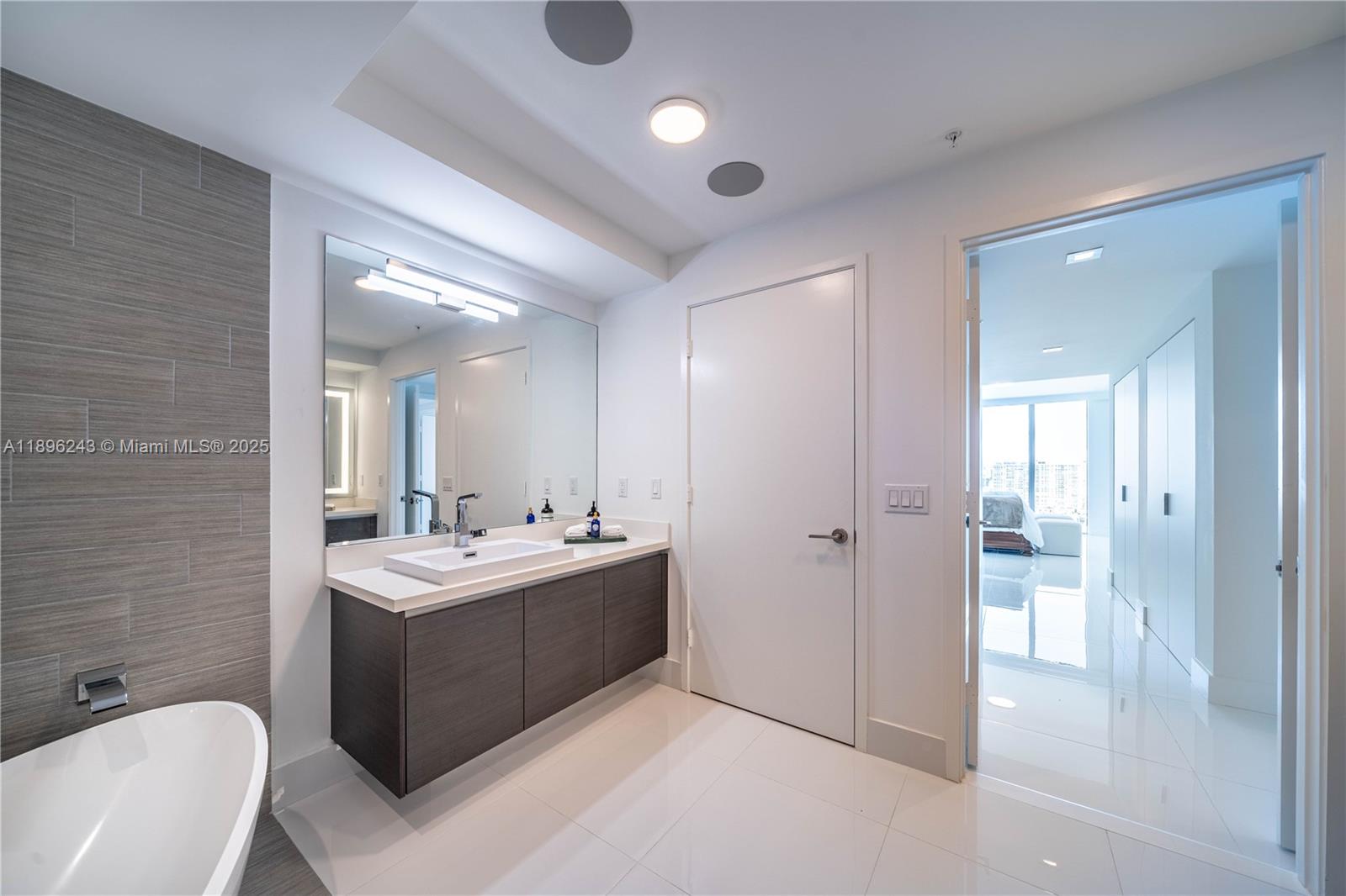 PARQUE TOWERS CONDO - Residential