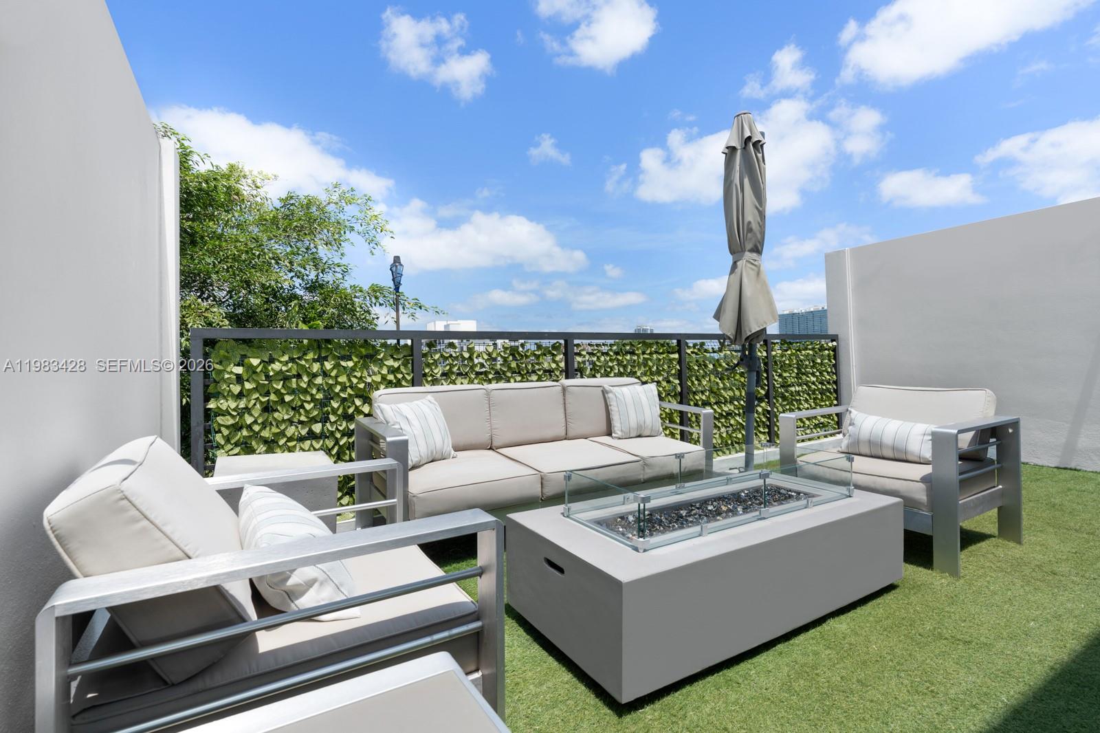 BAY HARBOR ISLAND - Residential