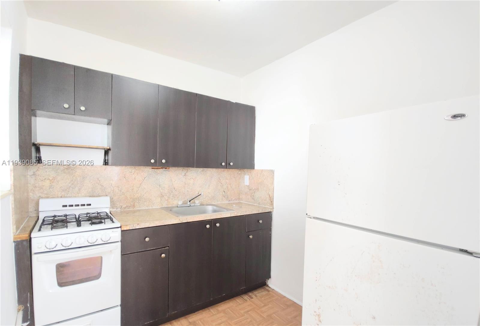 LAWRENCE ESTATES LAND COS - Residential Income
