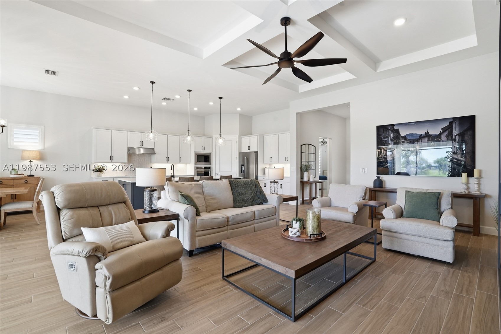 COUNTRY CLUB - Residential