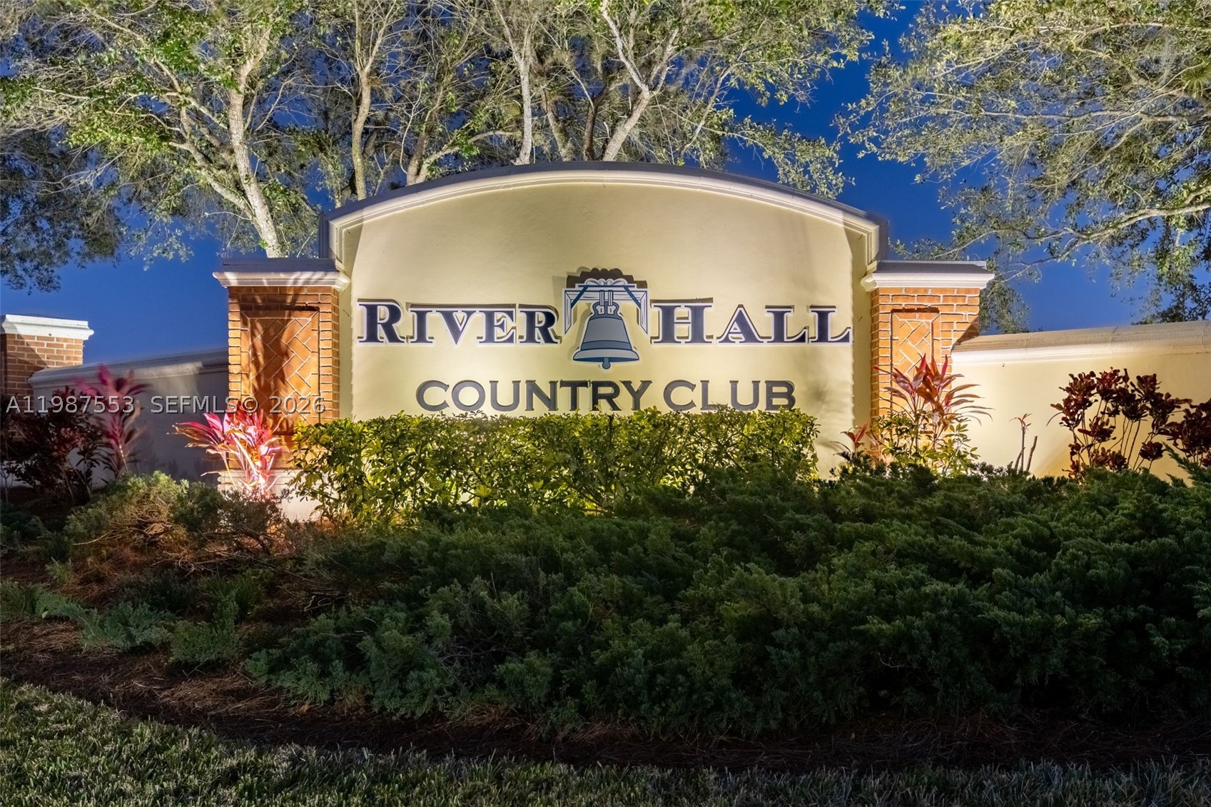 COUNTRY CLUB - Residential