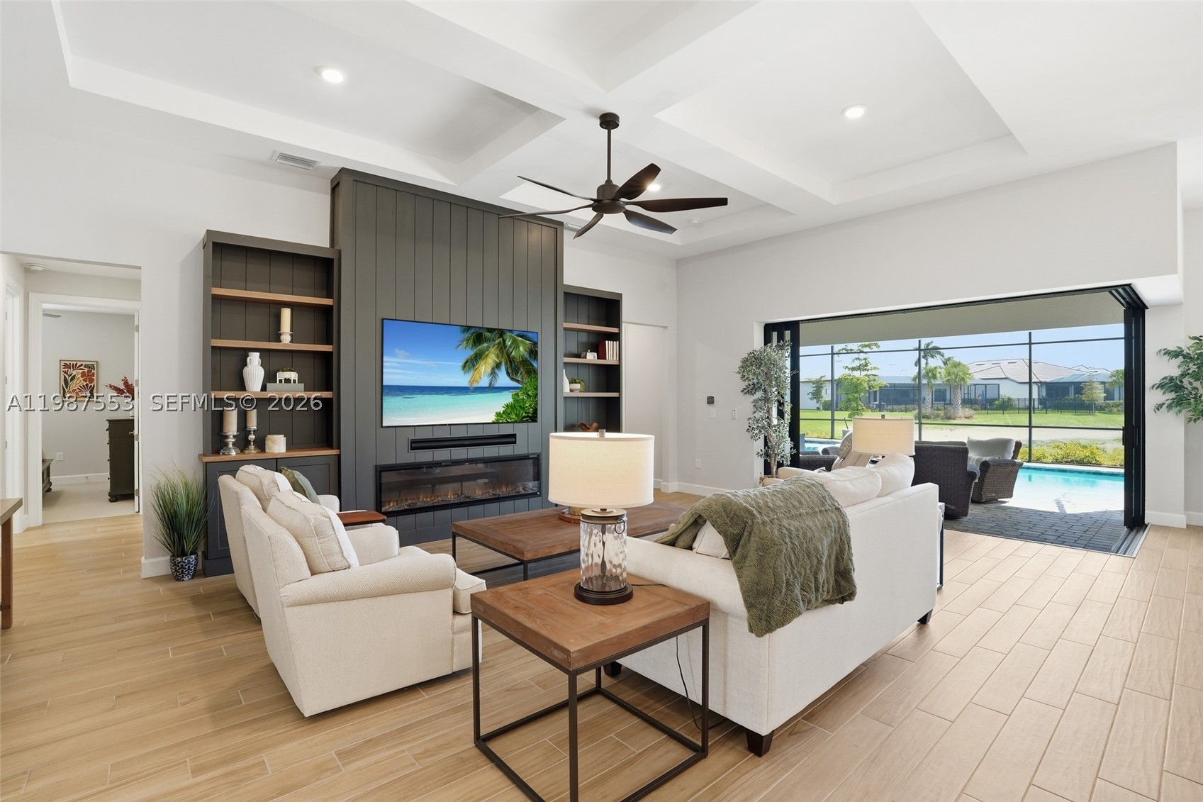 COUNTRY CLUB - Residential