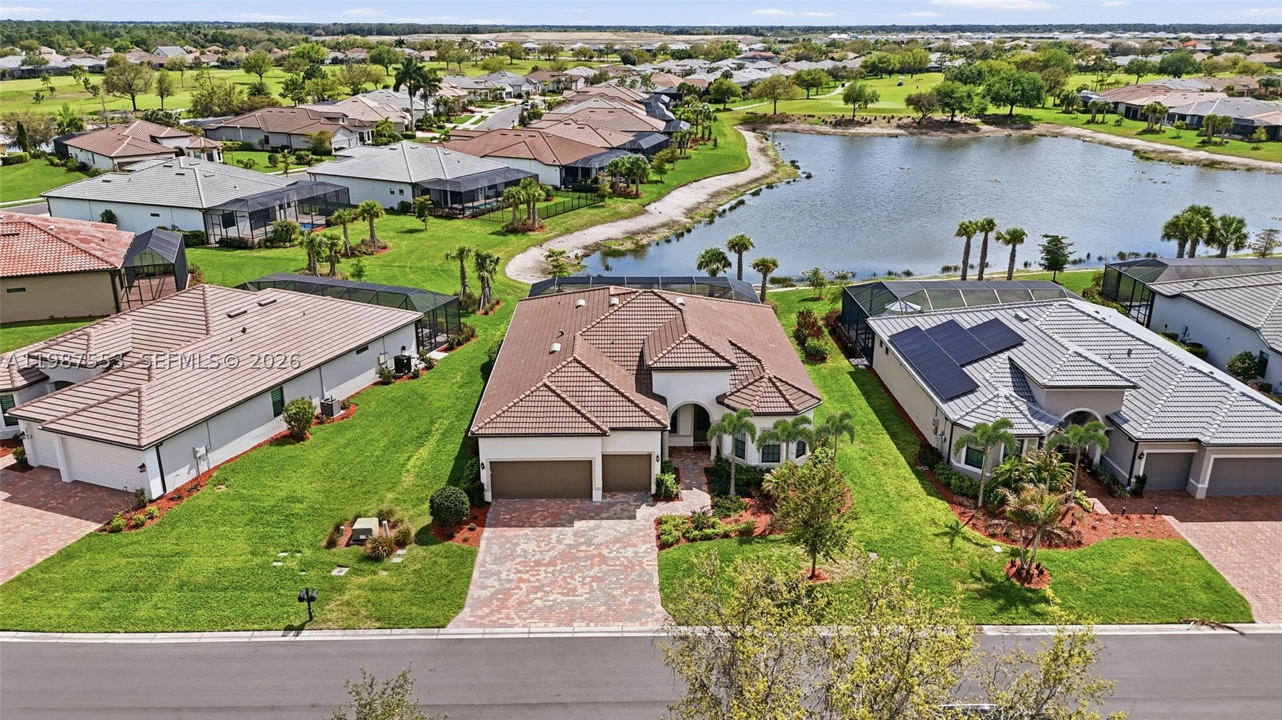 COUNTRY CLUB - Residential